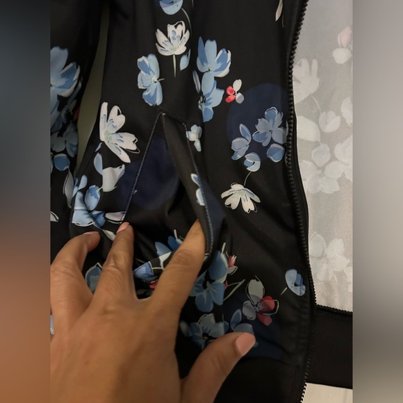 Adidas Floral jacket XL - Picture 9 of 10